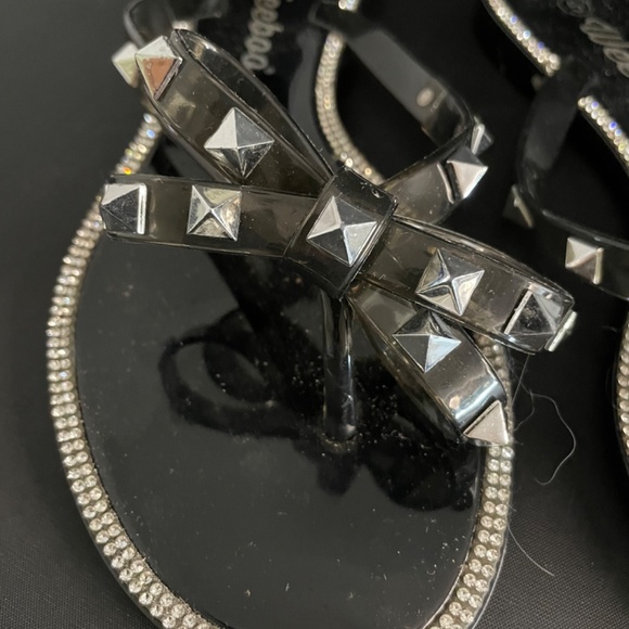 New Women's Size 5 Weeboo, Black Plastic and Rhinestones Flat Sandals - Picture 3 of 7